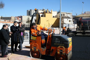 El Alcalde y el concejal de Infraestructuras supervisan los trabajos de la segunda operación asfalto en el Eje Cultural