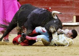 Tremenda cogida de Enrique Ponce en Valencia