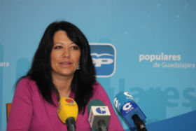 Hernández subraya el esfuerzo del Gobierno regional para ayudar a los menores que necesitan tutela o guarda