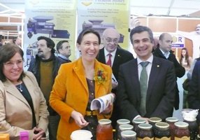 Guarinos: “La Feria Apícola es el mundo rural que vamos a seguir apoyando e impulsando desde la Diputación”