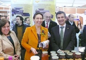 Guarinos: La Feria Apícola es el mundo rural que vamos a seguir apoyando e impulsando desde la Diputación