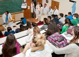 Un grupo de estudiantes del Colegio Salesianos visita el Hospital Universitario de Guadalajara