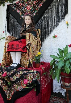 'La Maya'. Antigua tradición alcarreña que consistía en hacer un  
'altar' y poner a la niña más guapa del barrio (Foto: www.eduardobonillaruiz.com)