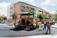 Los trabajos de asfaltado han empezado este jueves. Fotografía: Álvaro Díaz Villamil/ Ayuntamiento de Azuqueca de Henares