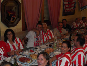 La afición del Atletico de Mandayona celebra el título de liga