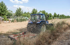 El Ayuntamiento de Marchamalo adquiere un tractor para reforzar los trabajos de desbroce de parcelas con subvención de la ADAC