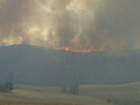 El Ministerio manda al incendio de Guadalajara tres aviones más y una unidad móvil de meteorología