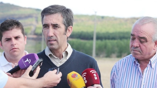 Condado a las 10:30h. en Veguillas. A la izqda, el alcalde de Arbancón, a la dcha, el de Cogolludo (Foto: www.eduardobonillaruiz.com)