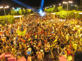 Cientos de personas ‘toman las calles’ de Cabanillas en un apoteósico arranque oficial de las fiestas de verano de 2014
