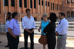 El Alcalde invita a conocer el Centro de la Familia a los vecinos del barrio de Manantiales