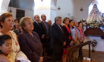 Ana Guarinos asiste en Poveda de la Sierra a la misa en honor a San Roque 