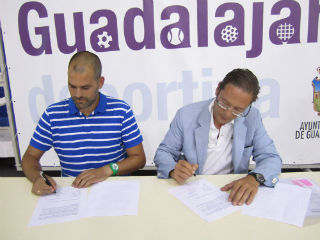 El Club Deportivo Elemental Balonmano El Casar y El Club Depotivo Balonmano Guadalajara firmaron un convenio de colaboración para la temporada 2014-2015