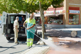 Entra en servicio la hidrolimpiadora adquirida por el Ayuntamiento de Azuqueca para la limpieza en el municipio