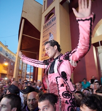 El torero afincado en Tórtola de Henares se entregó a su plaza de adopción y el público le correspondió. (Foto: www.eduardobonillaruiz.com)