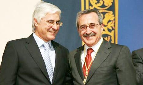 Virgilio Zapatero, implicado en el escándalo de las tarjetas de CajaMadrid, fue nombrado Medalla de Oro de Castilla-La Mancha en 2007, con Page de Vicepresidente 2º