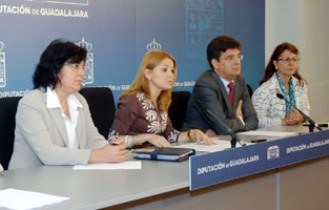 La Diputación promueve la creación de la cátedra Manu Leguineche en la Universidad de Alcalá