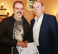 El ganador del concurso, el toledano Rafael Carrascal García con el alcalde seguntino, José Maneul Latre