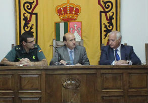 El subdelegado del Gobierno y el alcalde de El Casar co-presiden la reunión de la Junta Local de Seguridad celebrada la localidad