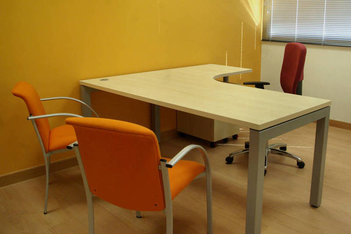 Uno de los despachos del Centro de Empresas. Fotografía: Álvaro Díaz Villamil / Ayuntamiento de Azuqueca