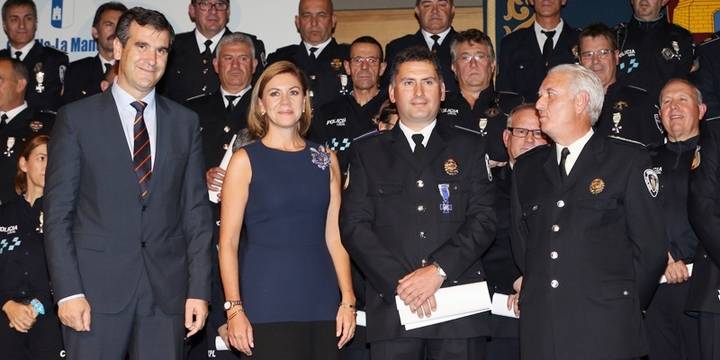 Cospedal en el acto de imposición de condecoraciones a miembros de la Policía Local de Castilla-La Mancha, celebrado en Guadalajara