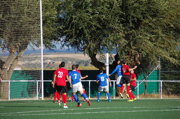 El C.D.Yunquera suma tres nuevos puntos frente al Dinamo en un partido muy serio (3-2)