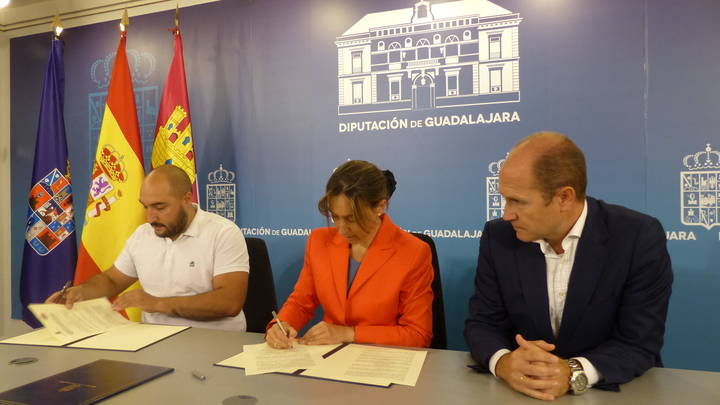 La Diputación brinda su colaboración y apoyo a los deportistas del Club Alcarreño de Salvamento y Socorrismo
