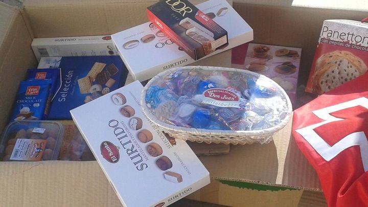 La Asociación de Comerciantes de Miguel Fluiters consiguió recoger 120 kilos de productos navideños para Cruz Roja Española en Guadalajara