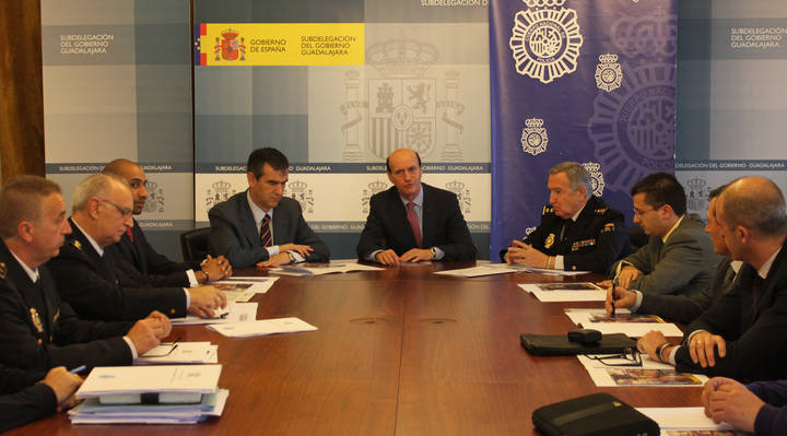 El subdelegado del Gobierno preside la reunión sobre el “Plan de Comercio Seguro” de Policía Nacional en Guadalajara