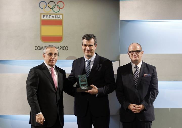 Presidente del COE : “Antonio Román es un modelo de político y de trabajo en equipo” 