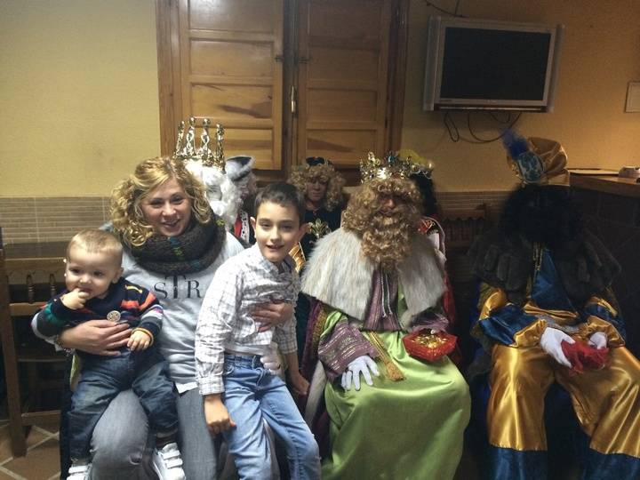 Los Reyes Magos han llenado de ilusión las calles de Pareja, Cereceda y Casasana 