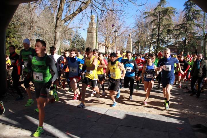 Quinientos corredores despiden deportivamente el año en la IV San Silvestre Seguntina