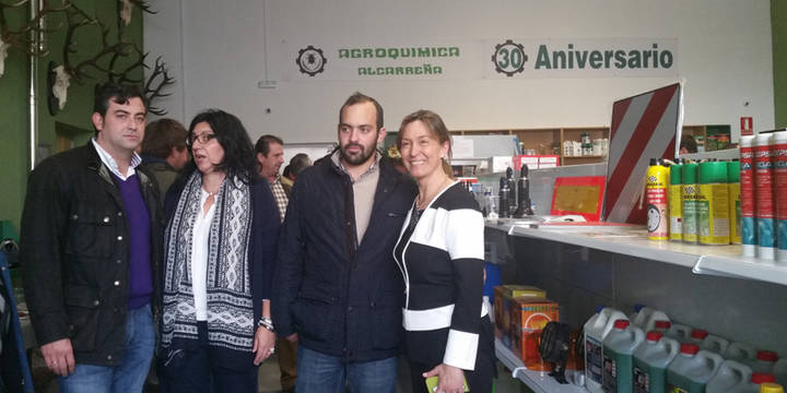 Ana Guarinos asiste a la inauguración del nuevo local de Agroquímica Alcarreña coincidiendo con su 30 aniversario