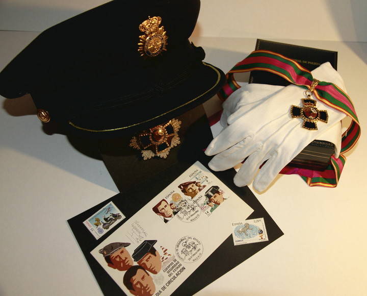 La sala de exposiciones de Alovera acogerá una muestra filatélica de sellos de policía del mundo