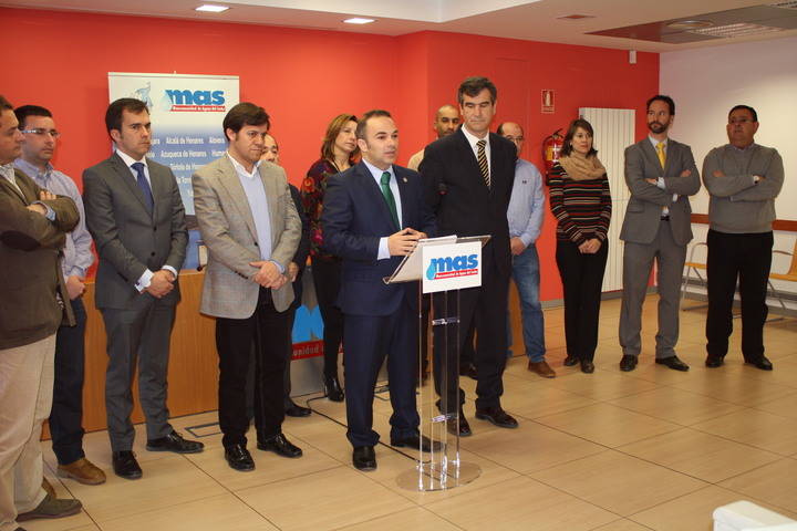 Jaime Carnicero, arropado por sus compañeros en la MAS y el Ayuntamiento de Guadalajara.