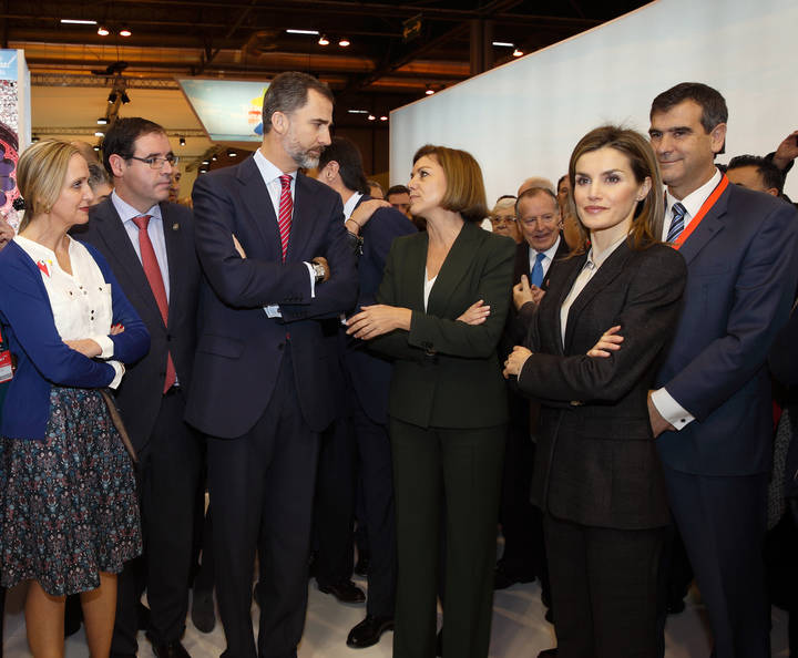 Cospedal recibe a SS.MM los Reyes en FITUR y asegura que seguirá trabajando para que el turismo sea foco de riqueza, empleo y crecimiento