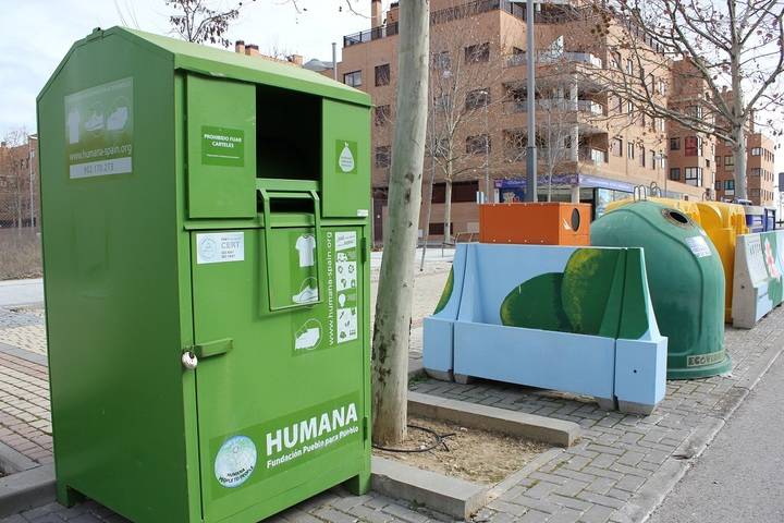 En 2014 los vecinos de Yebes reciclaron 4.247 kilos de ropa y calzado en los contenedores que Humana tiene en Valdeluz