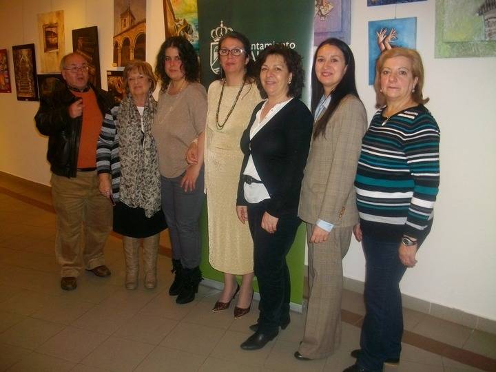 Las pinturas de la Asociación de Artistas de Torrejón del Rey cautiva al público aloverano