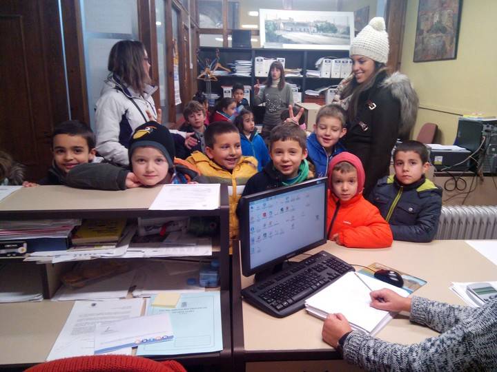Los niños de primaria de Sigüenza conocieron el funcionamiento y las instalaciones del Ayuntamiento