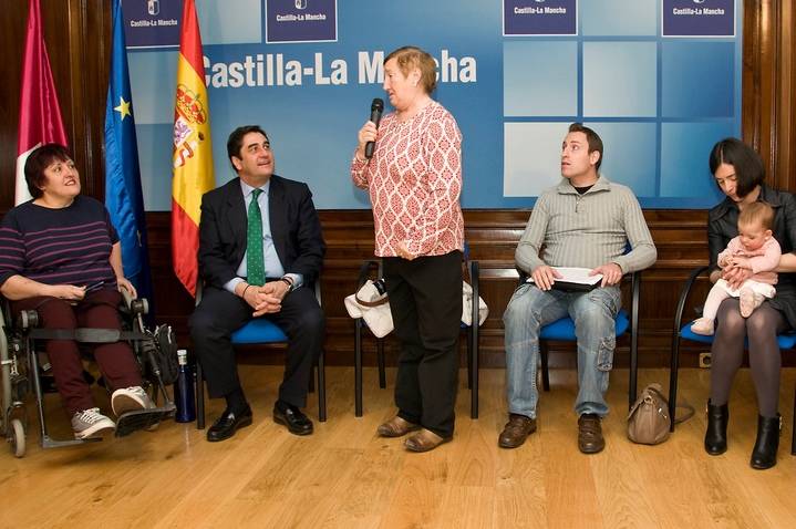 El Gobierno de Cospedal anucia 3.600 euros para cada discapacitado castellano-manchego en reformas para su casa