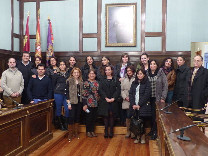 Maestros chilenos conocen la labor de la Diputación en materia de Educación