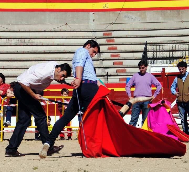 Toreo de salón y festejo popular en El Casar.