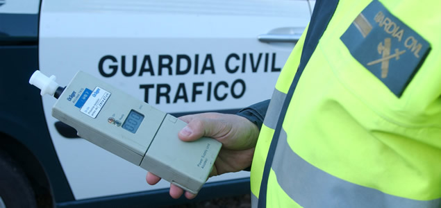 La Guardia Civil detiene a un camionero por dar una tasa de alcoholemia 6 veces superior a la permitida