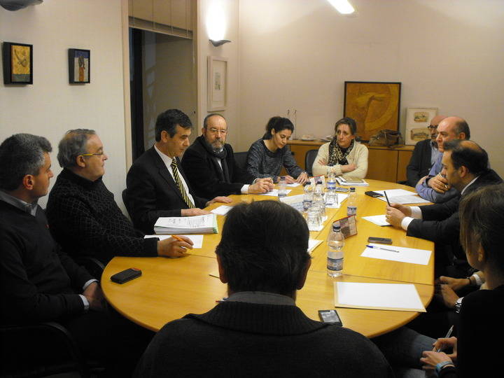 Encuentro de Antonio Román con la Junta directiva del Colegio de Arquitectos de la ciudad 