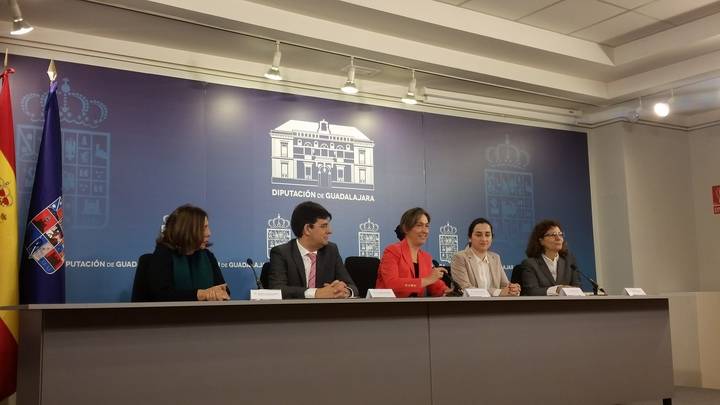 Ana Guarinos anuncia la puesta en marcha de la Cátedra Manu Leguineche con diversas actividades académicas y un premio de periodismo 