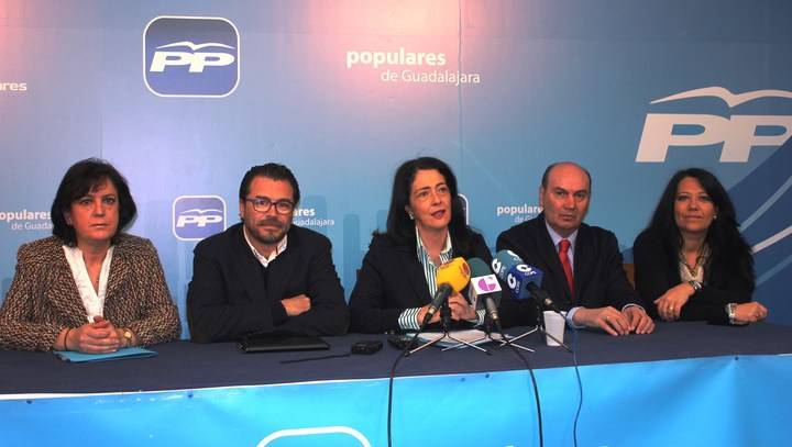 Los 5 diputados regionales del PP muestran su satisfacción porque gracias a Cospedal se ha terminado la sanidad de los territorios
