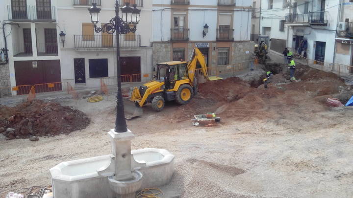 El PP de Horche consigue que el alcalde socialista convoque un pleno extraordinario sobre las obras de la Plaza Mayor