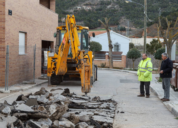 En marcha las obras de pavimentación de dos céntricas calles de Valdenoches