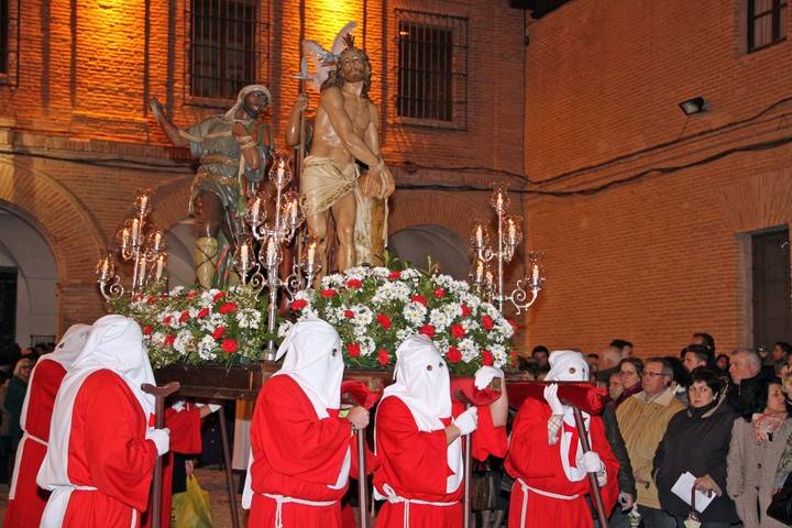 El Vía Crucis interparroquial del arciprestazgo Pastrana-Mondéjar congregó a dos mil personas en la villa ducal