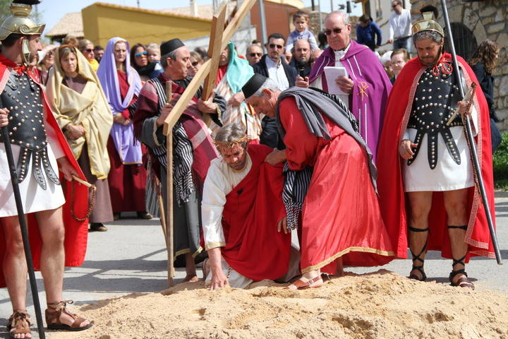 Brillante y emotiva representación de la Pasión de Cristo en una calurosa mañana de Viernes Santo