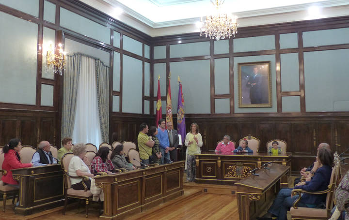 Un centenar de personas conocen la Diputación a través de las visitas guiadas con motivo del 202 aniversario 